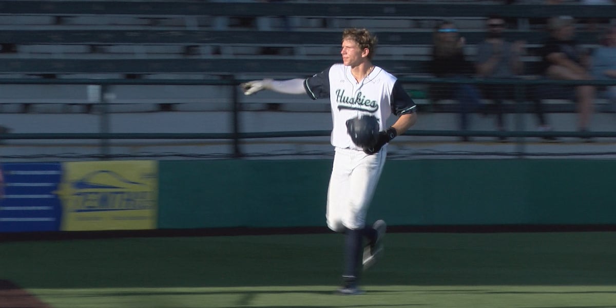Huskies' bats explode for 12 runs in victory over Eau Claire
