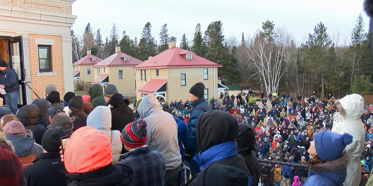 Thousands gather at Split Rock Lighthouse for 50th anniversary of the wreck of the Edmund Fitzgerald